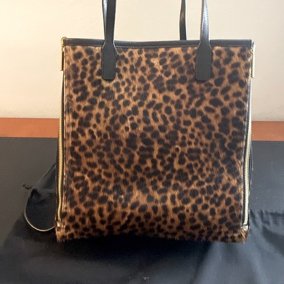 Henri Bendel animal print reverses to leather. shopping bag tote Removable strap - Picture 4 of 14